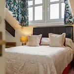 B&B Crossways 4*