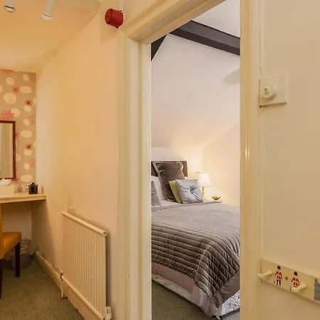 Crossways 3*