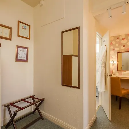 Crossways 3*