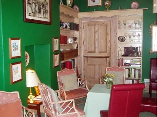 Crossways Bed & Breakfast 4*