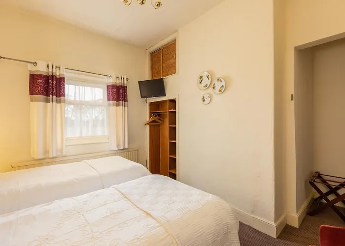 Crossways Bed & Breakfast 4*