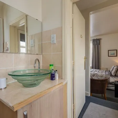 Crossways Alojamento de Acomodação e Pequeno-almoço 4*