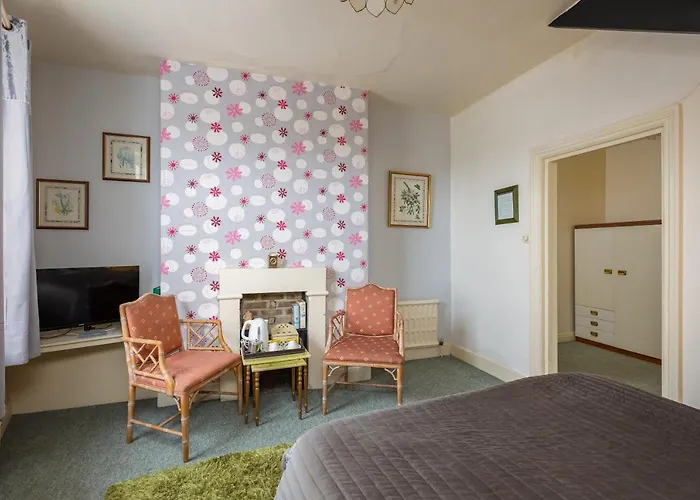 Bed & Breakfast Crossways 4*